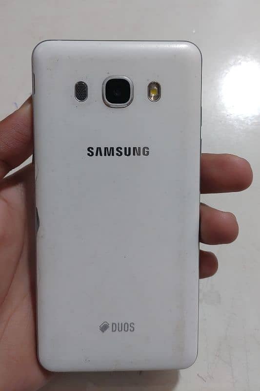 Samsung Galaxy j5 10 with box 0