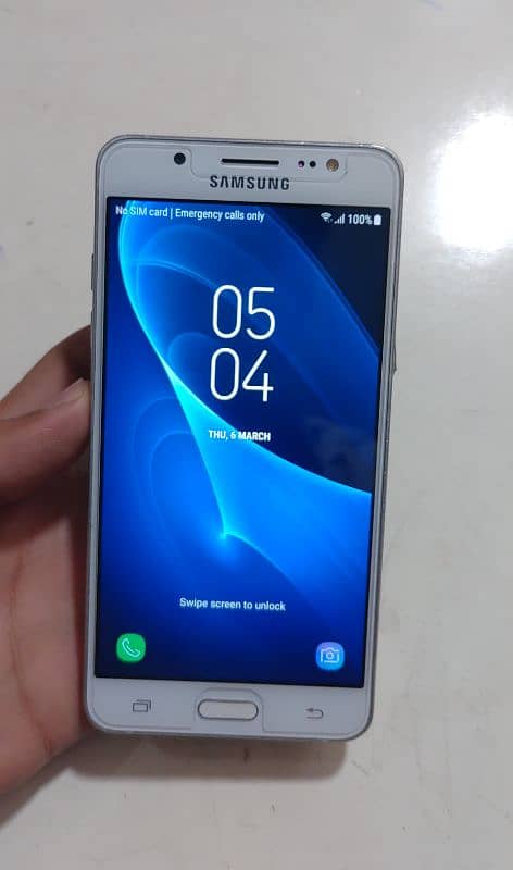 Samsung Galaxy j5 10 with box 5