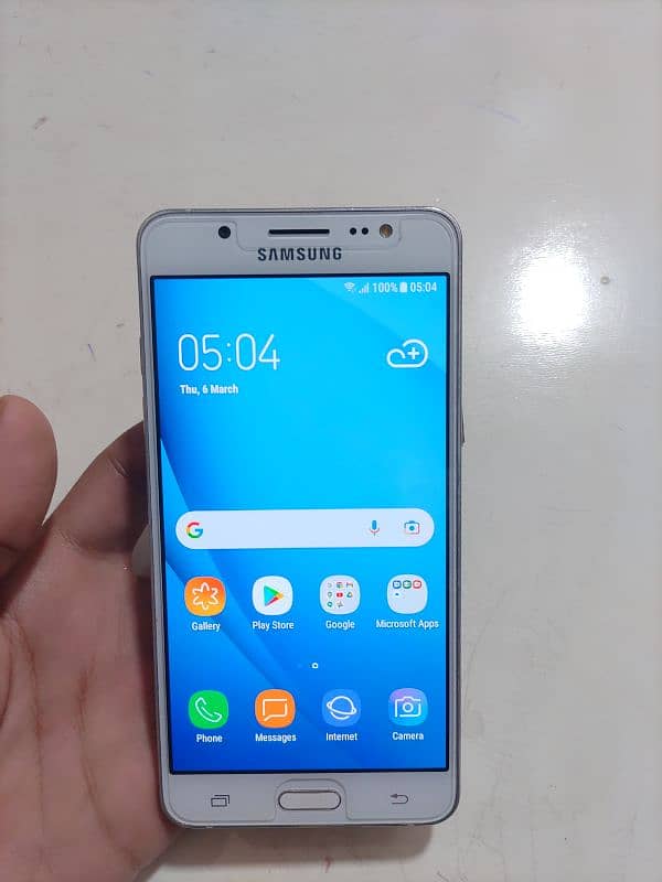 Samsung Galaxy j5 10 with box 6