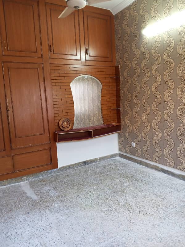 5 marla Upper portion for rent in G/11 double road markez 10