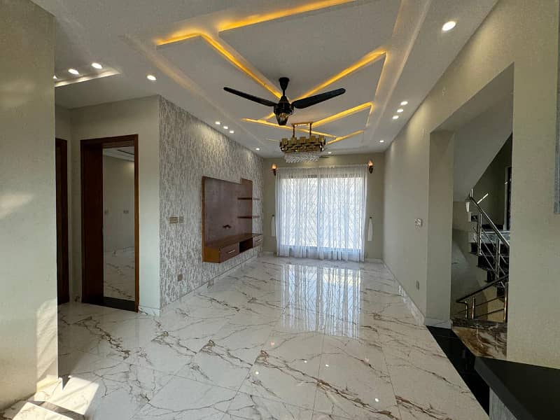 10 Marla Luxury Designer Facing Park House For Sale In Bahria Town Lahore (Low Budget) 3