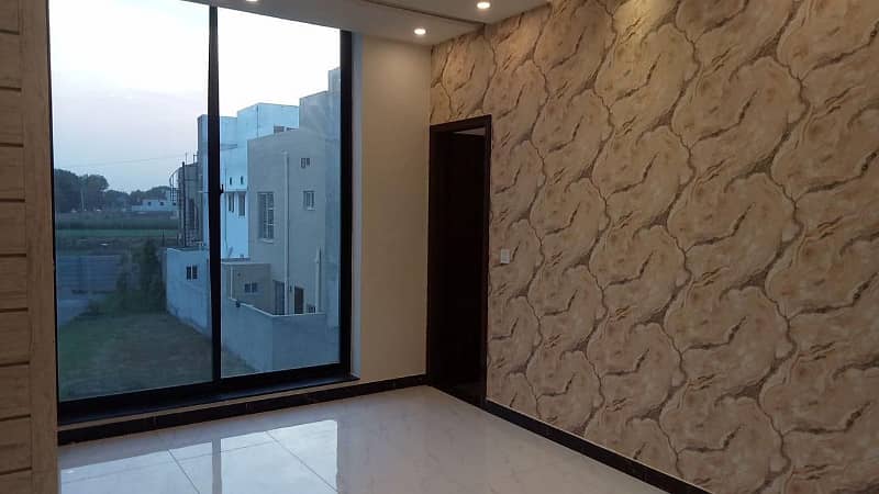 6.5 Marla Luxury Corner with Facing Park Designer House For Sale In Bahria Town Lahore 4