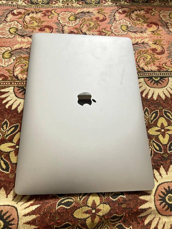 MacBook Pro model 2019 ,15 inch,memory 256 gb 0