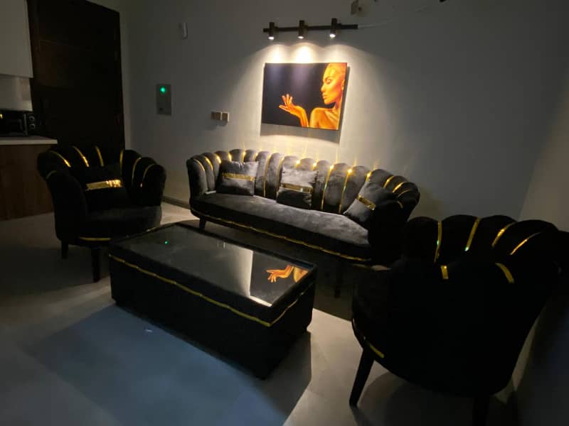 Par day short time furnished apartment available 16