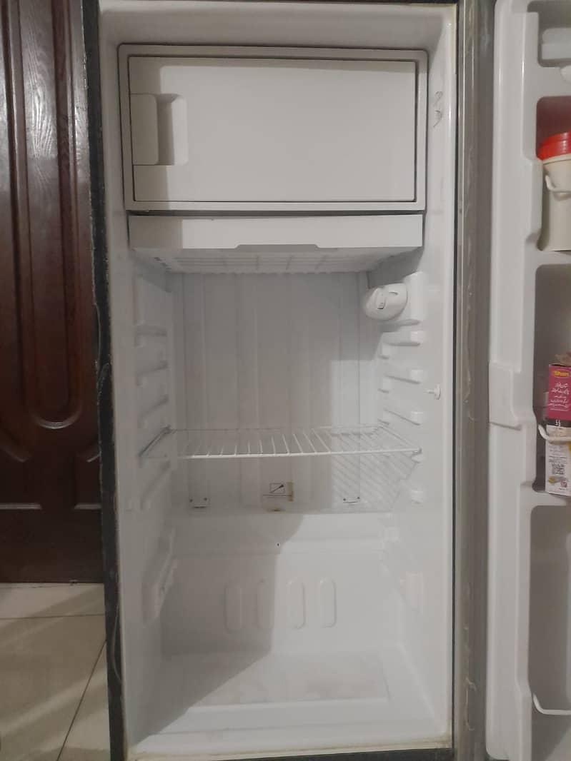 Dawlance fridge available for sale 0