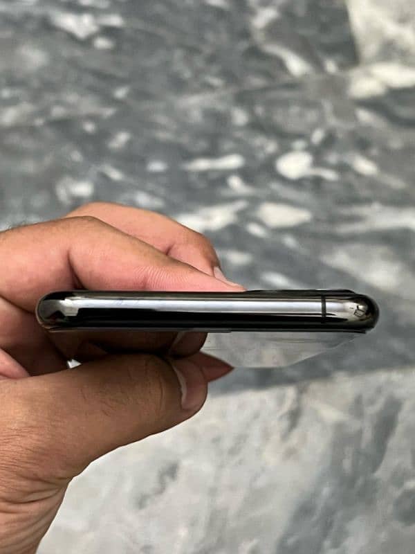 iPhone 11 Pro Max Non PTA 4