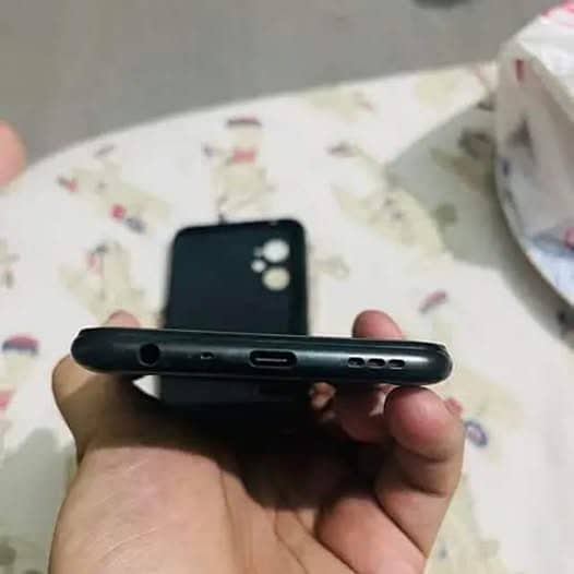 Realme 9i with box and original charger + back cover 3