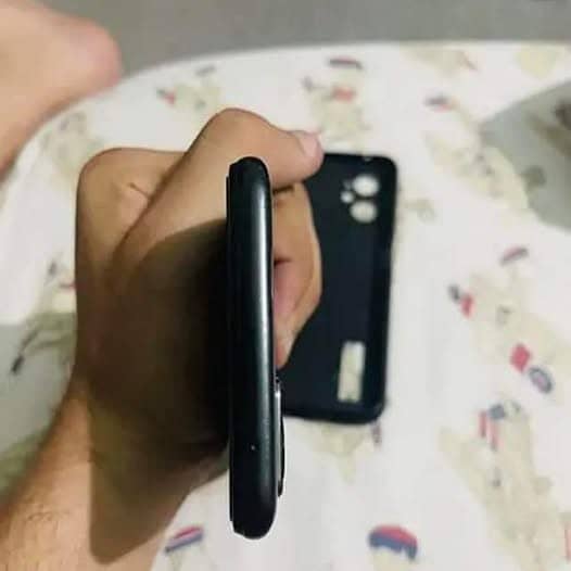 Realme 9i with box and original charger + back cover 4