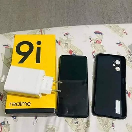 Realme 9i with box and original charger + back cover 5