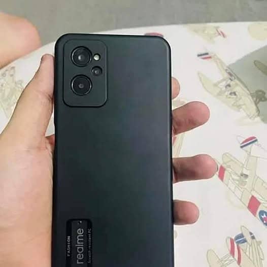 Realme 9i with box and original charger + back cover 8