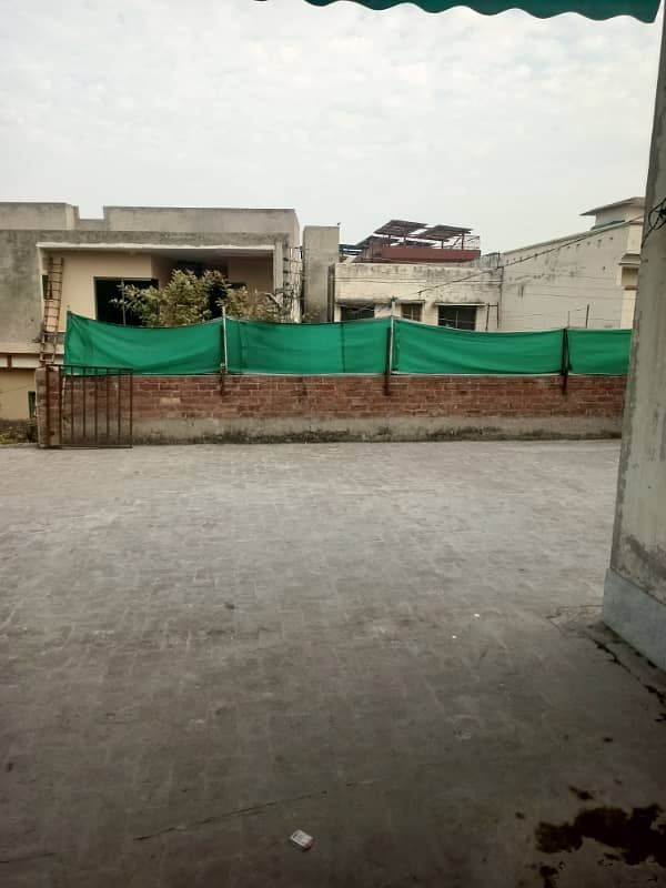 MODEL TOWN LINK ROAD 10 MARLA UPPER PORTION 2 BADS AT HOT LOCATION FOR RENT 3