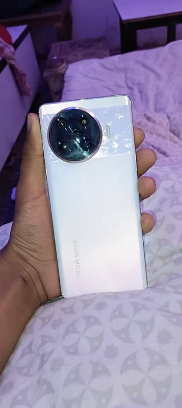 Tecno spark 20 pro plus 4