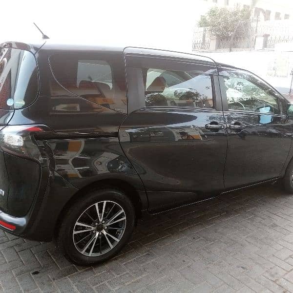 Toyota Sienta G led 5