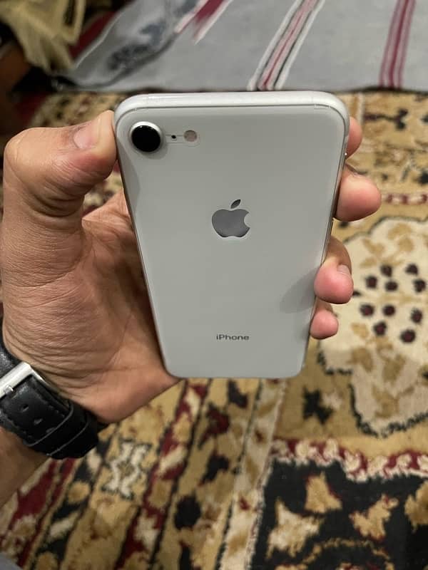 iPhone 8 64 GB non pta 4