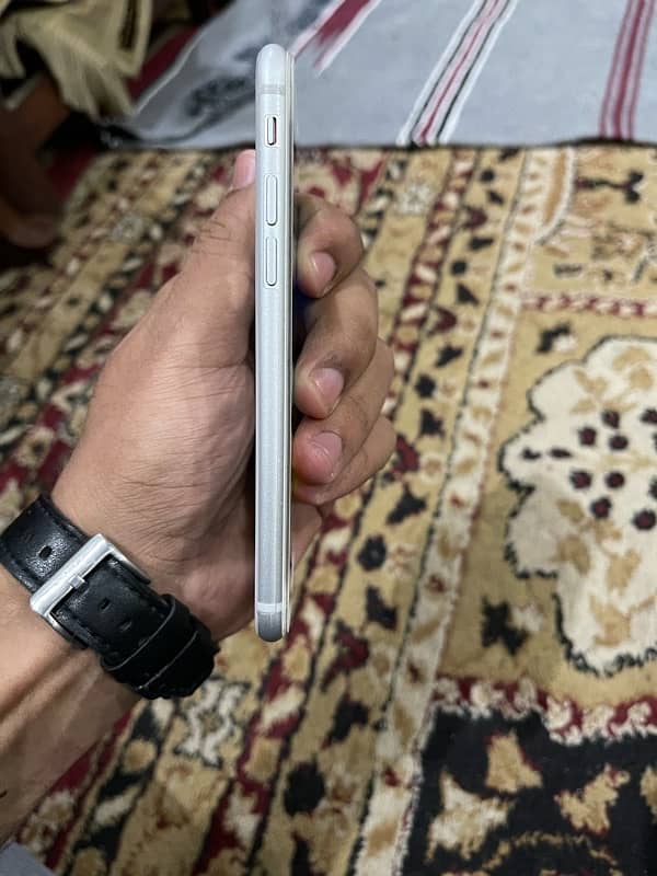 iPhone 8 64 GB non pta 5