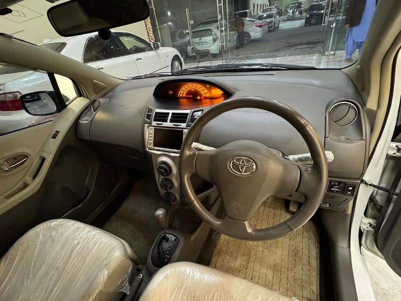 Toyota Vitz 1300 3