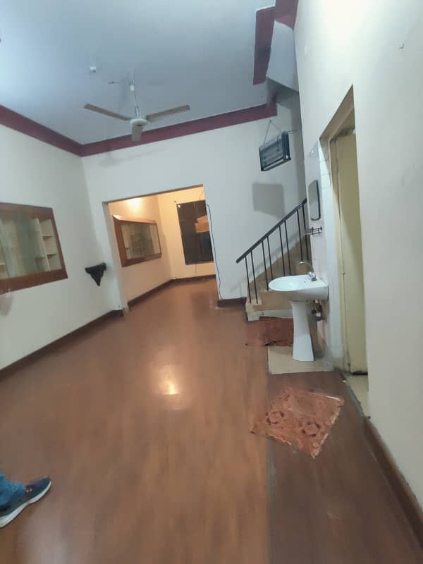 ALLAMA IQBAL TOWN 13 MARLA SEPARATE LOWER PORTION AVAILABLE FOR RENT IN PRIME LOCATION 7