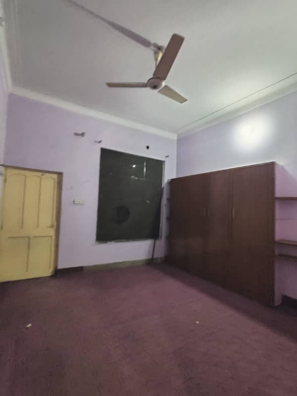 ALLAMA IQBAL TOWN 13 MARLA SEPARATE LOWER PORTION AVAILABLE FOR RENT IN PRIME LOCATION 8