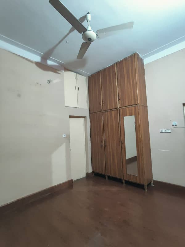 ALLAMA IQBAL TOWN 13 MARLA SEPARATE LOWER PORTION AVAILABLE FOR RENT IN PRIME LOCATION 10