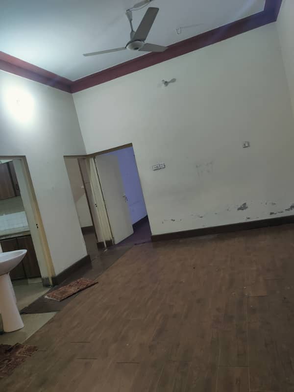 ALLAMA IQBAL TOWN 13 MARLA SEPARATE LOWER PORTION AVAILABLE FOR RENT IN PRIME LOCATION 16