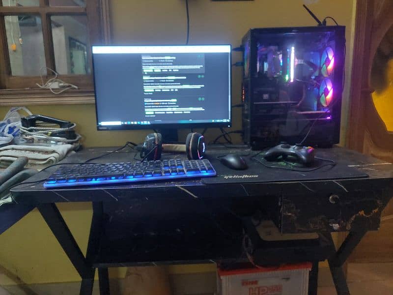 Gaming pc and office used table for sale 0