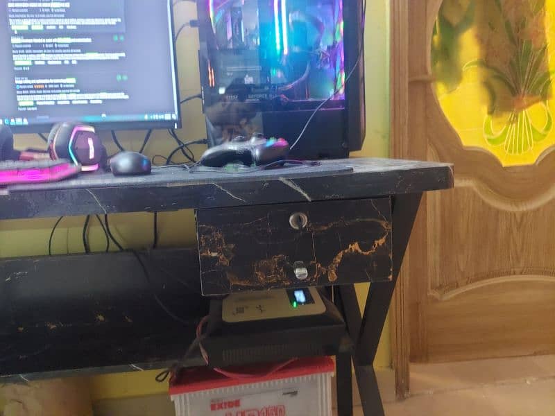 Gaming pc and office used table for sale 1