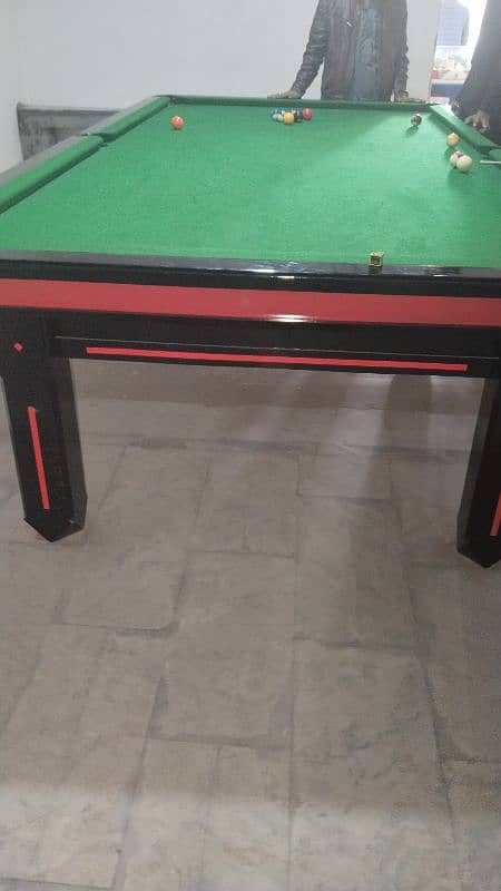 outstanding billiard /snooker table 0