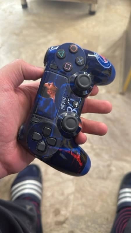 PS4 Controller (Messi Edition) 0