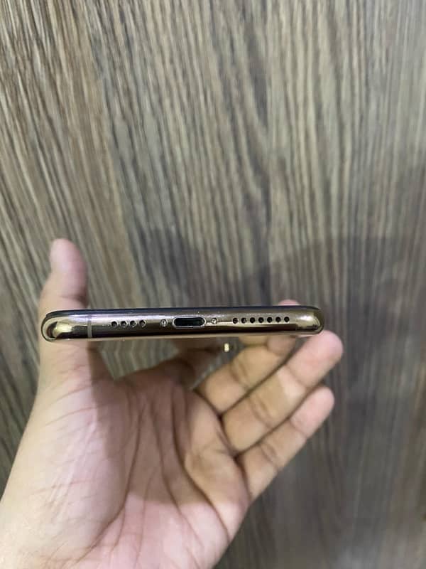 iphone xs max 4