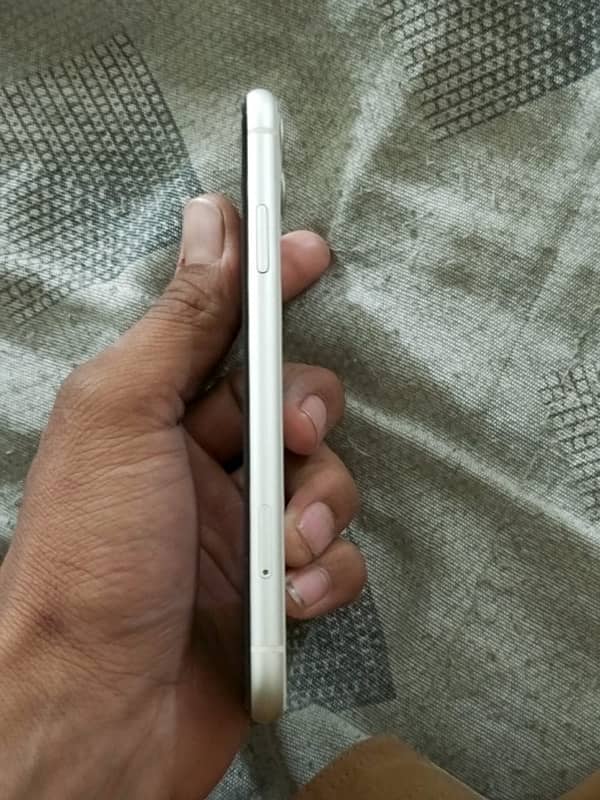 I phone 11 64 GP non pta 1