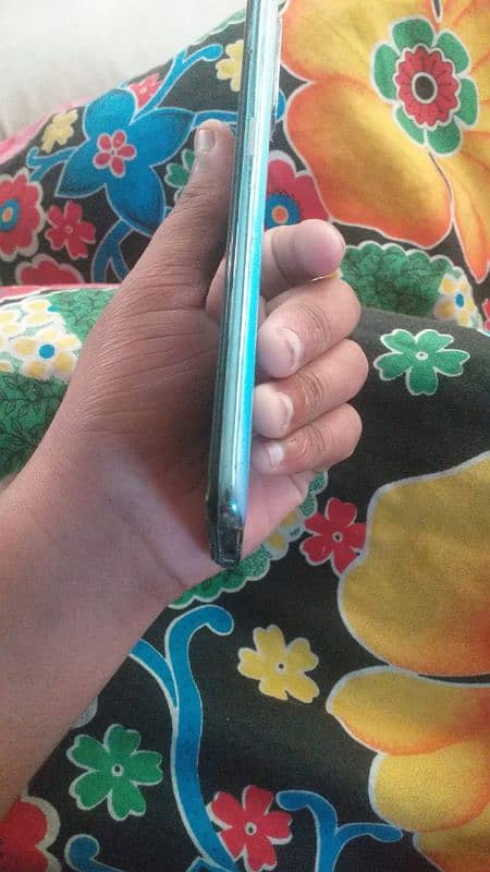 9/10 condition oppo f15 1