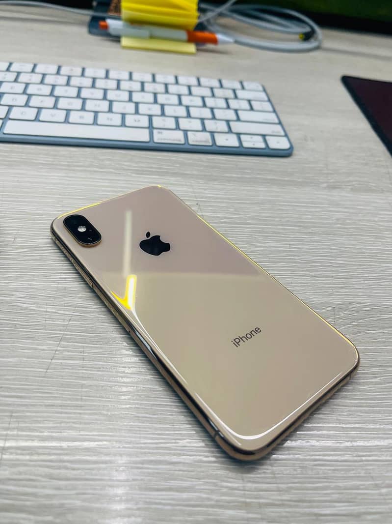 iphone xs 64gb gold 4