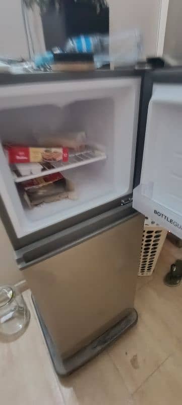 Haier Fridge 7 months used only HRF-186 1