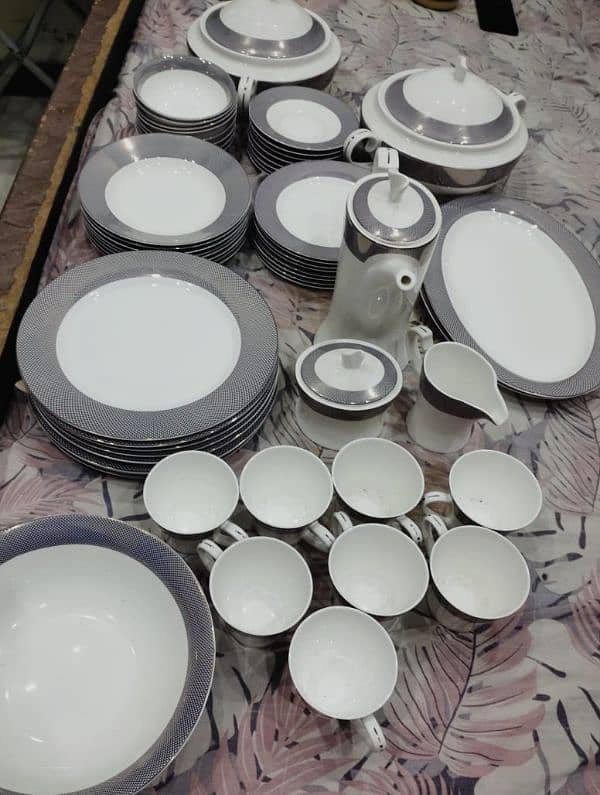 Brand New Wedgwood 61 Pcs Dinner set 8 persons 1