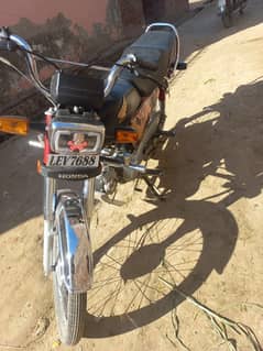 25 model bike h bs document 12 k hain 7000 chali ha totally original