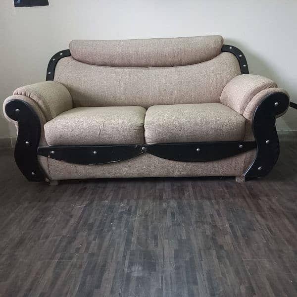 Sofa set in new and good condition 0