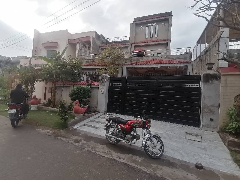 In Marghzar Officers Colony 10 Marla House For sale 1