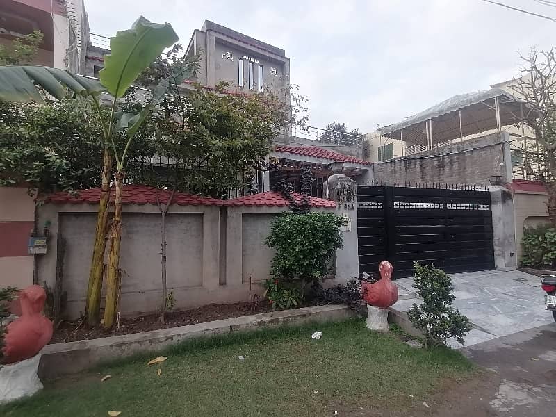 In Marghzar Officers Colony 10 Marla House For sale 2