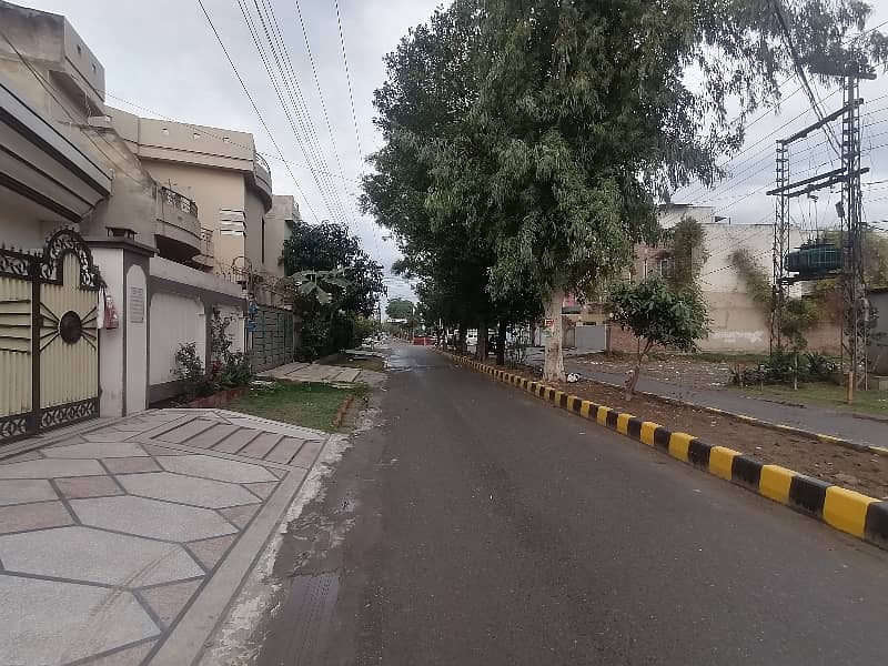 Centrally Located House In Marghzar Officers Colony Is Available For sale 4