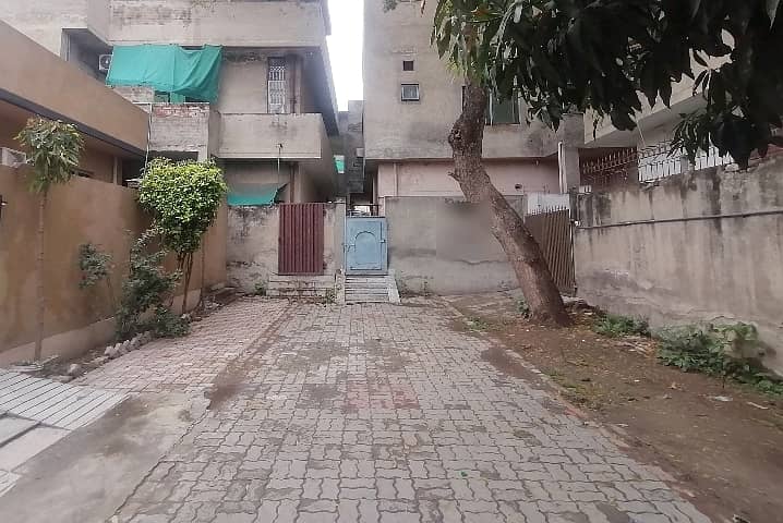 Tripple Storey 10 Marla House For sale In Marghzar Officers Colony Marghzar Officers Colony 4