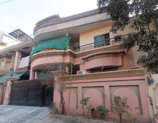 Spacious House Is Available For sale In Ideal Location Of Marghzar Officers Colony 2