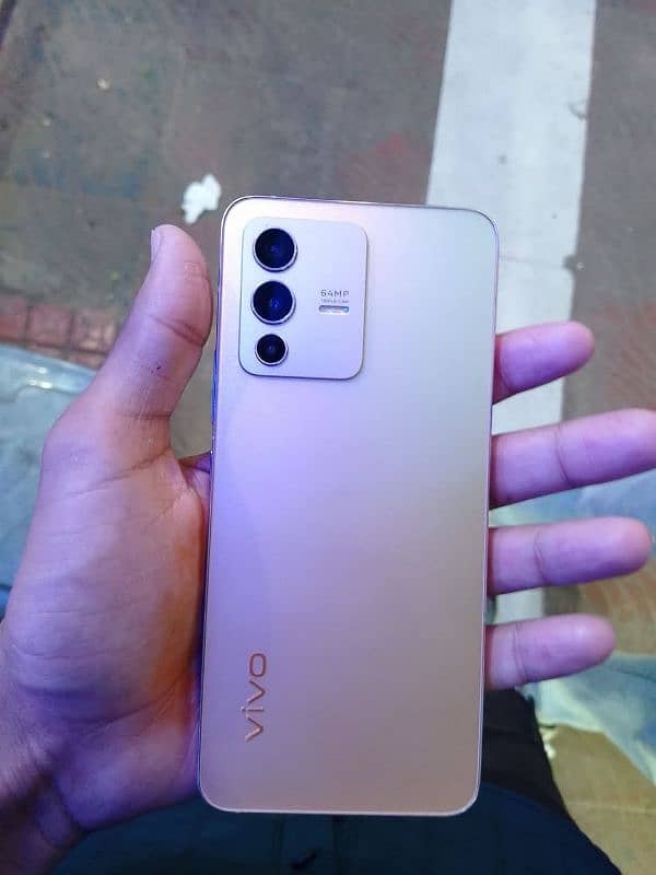 Vivo V23 5G 12/256 no shades 4