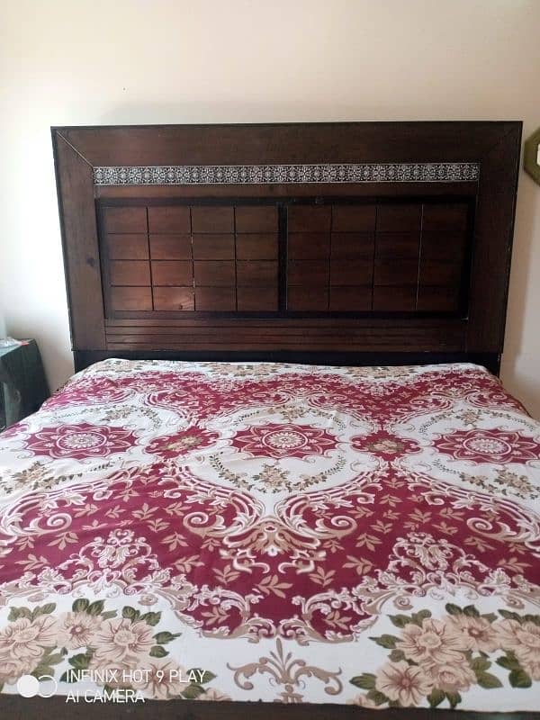 Double bed (wooden) 4