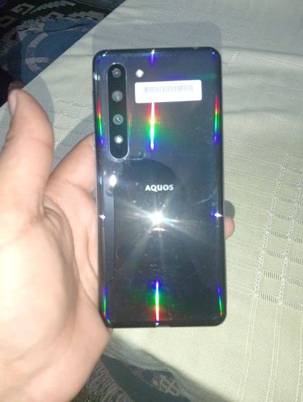 aquos R5g 5