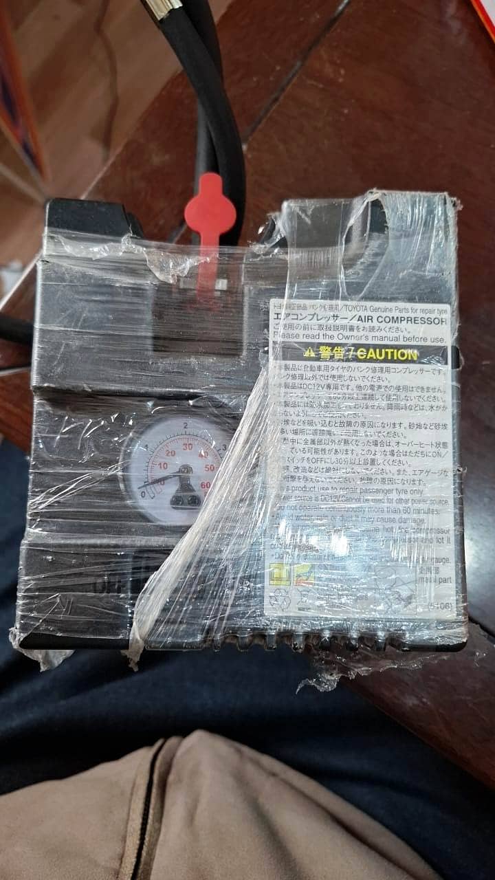 CAR INFLATOR /AIR PUMP JAPANI 13