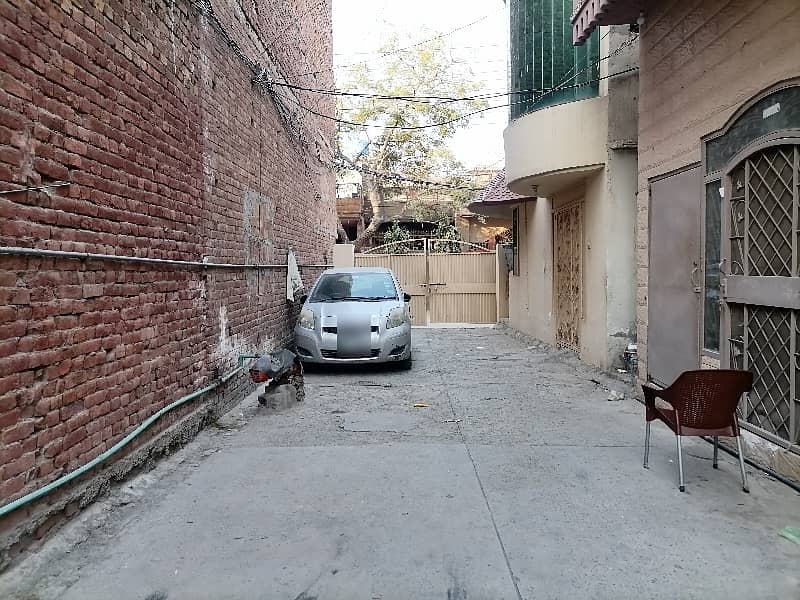 Single Storey 8 Marla House For sale In Gosha-e-Ahbab - Phase 3 Lahore 4