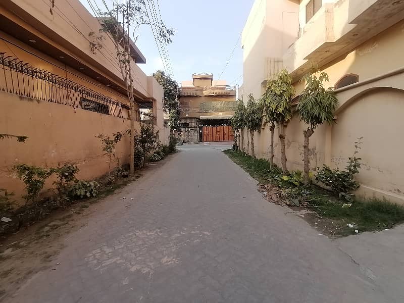 In Marghzar Officers Colony 8 Marla House For Sale 6