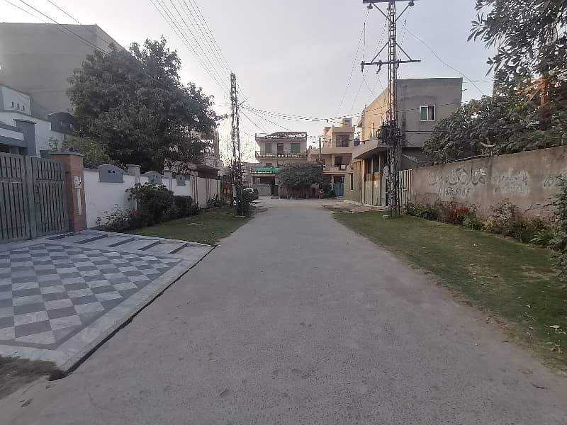 Marghzar Officers Colony House Sized 1 Kanal 3