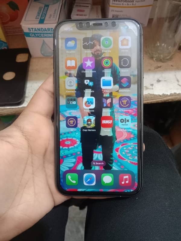 iPhone 11 64 gb memory alll ok water pack 1