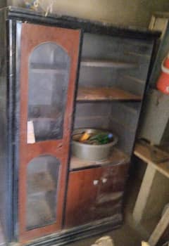 showcase iron in good condition